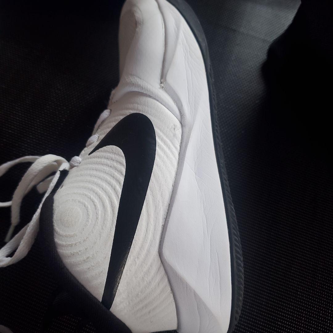 Nike バスケットボールシューズ ホワイト/ブラック - メルカリ