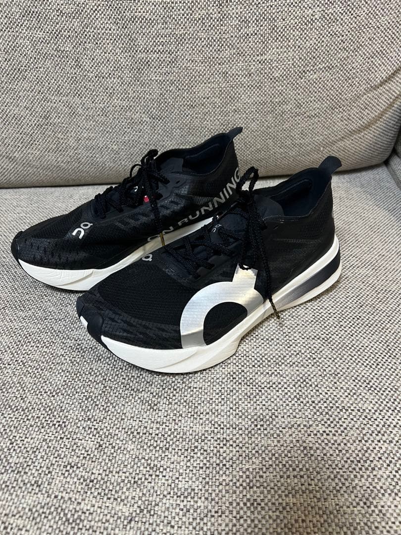 On Cloudboom Strike 25.5cm 黒