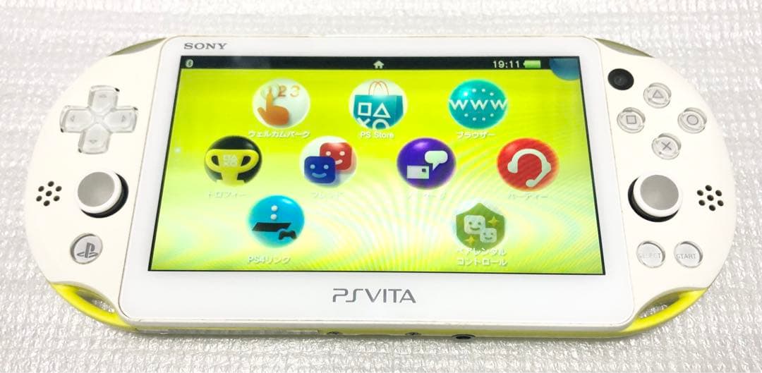 中古』PSVita PCH-2000本体のみ ライムグリーン - メルカリ