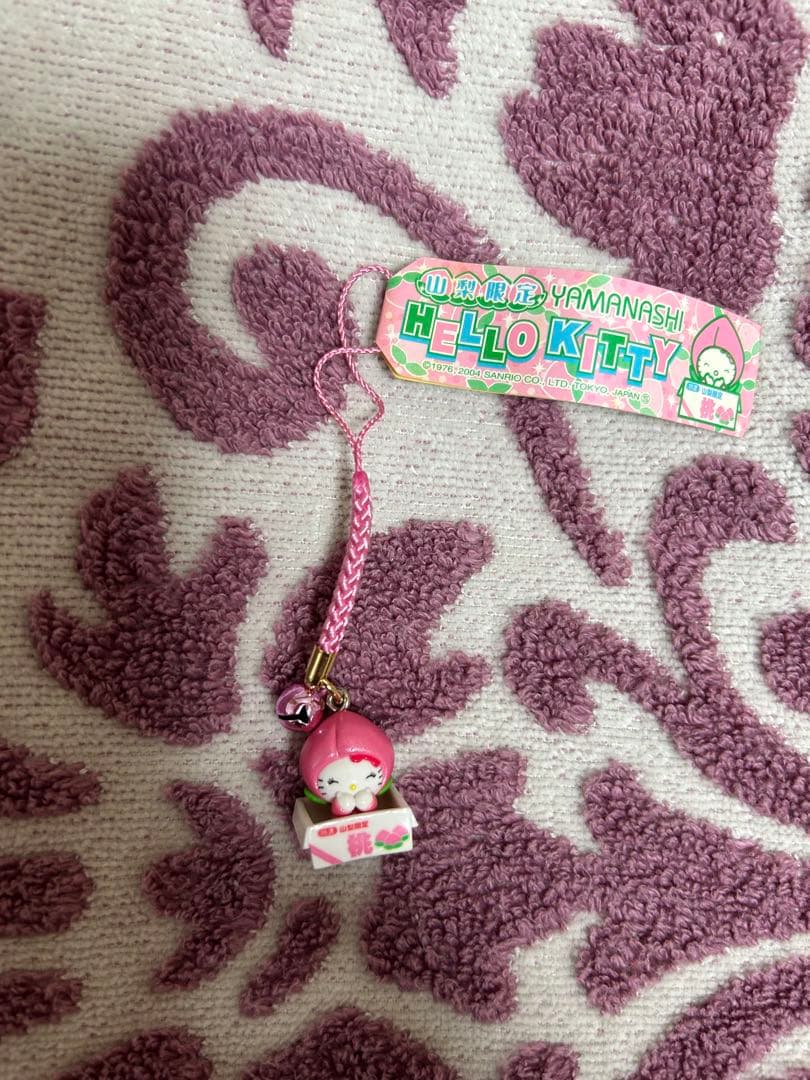 新品レア】ご当地キティ 根付け 山梨限定 桃 - メルカリ