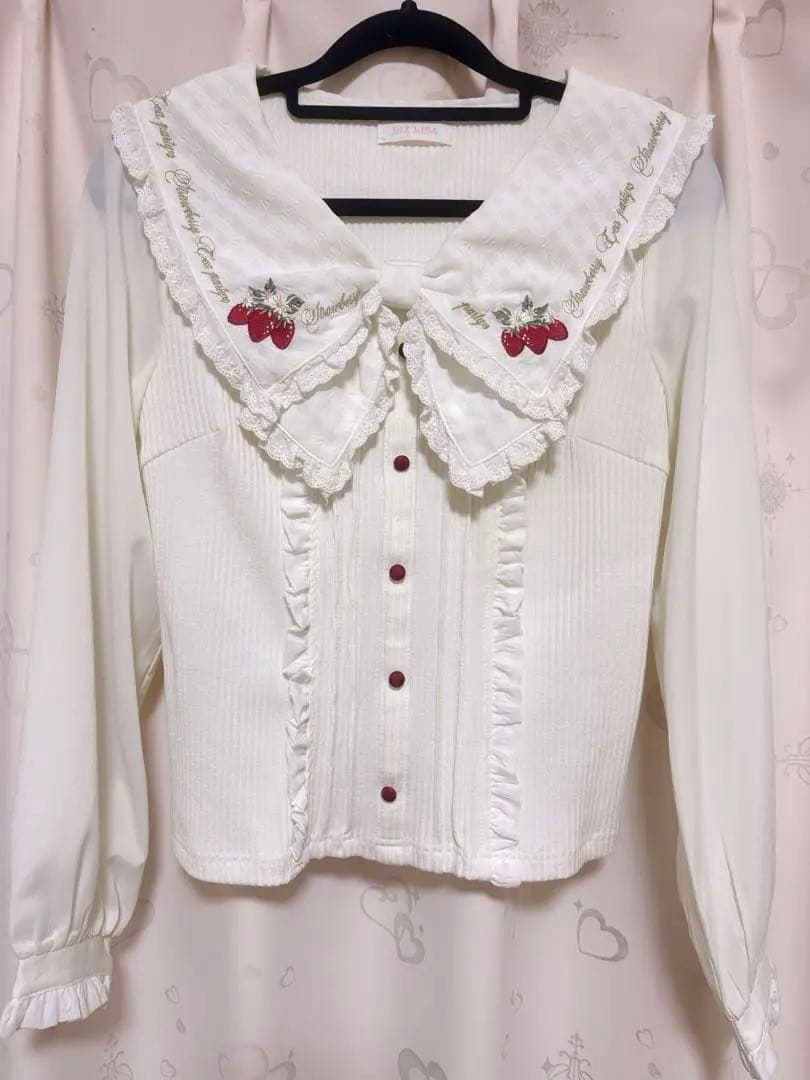 ♡ リズリサ Strawberryセーラー トップス いちご刺繍 ♡ 近鉄パッセ店🎀 #Strawberryセーラートップス イチゴの刺繍が 可愛い
