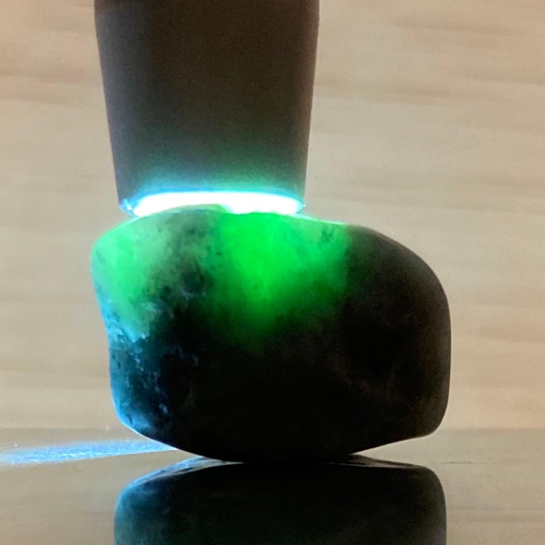 糸魚川翡翠 金山谷 翡翠 原石 4.1g - メルカリ