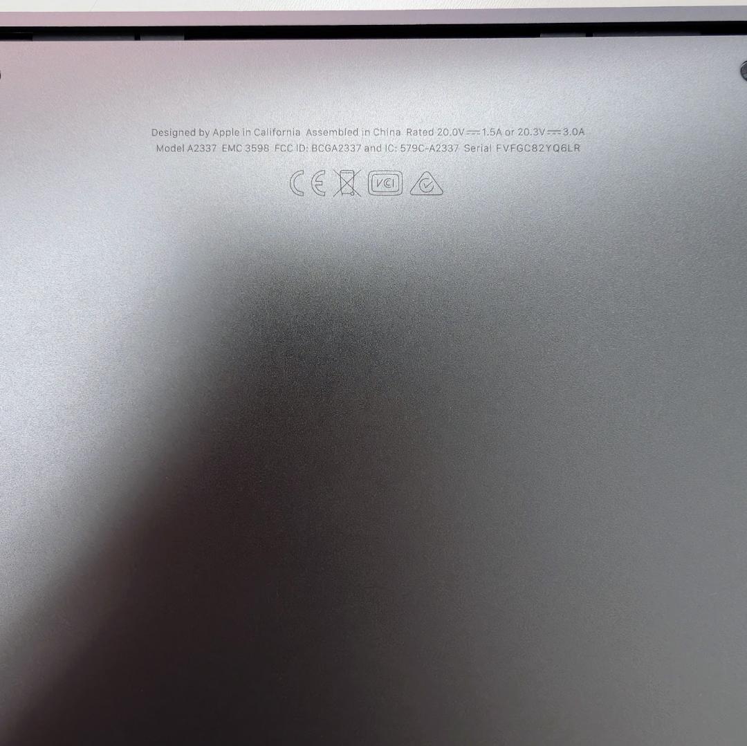 ジャンク品MacBook Air (M1, 2020) A2337 - 画面破損