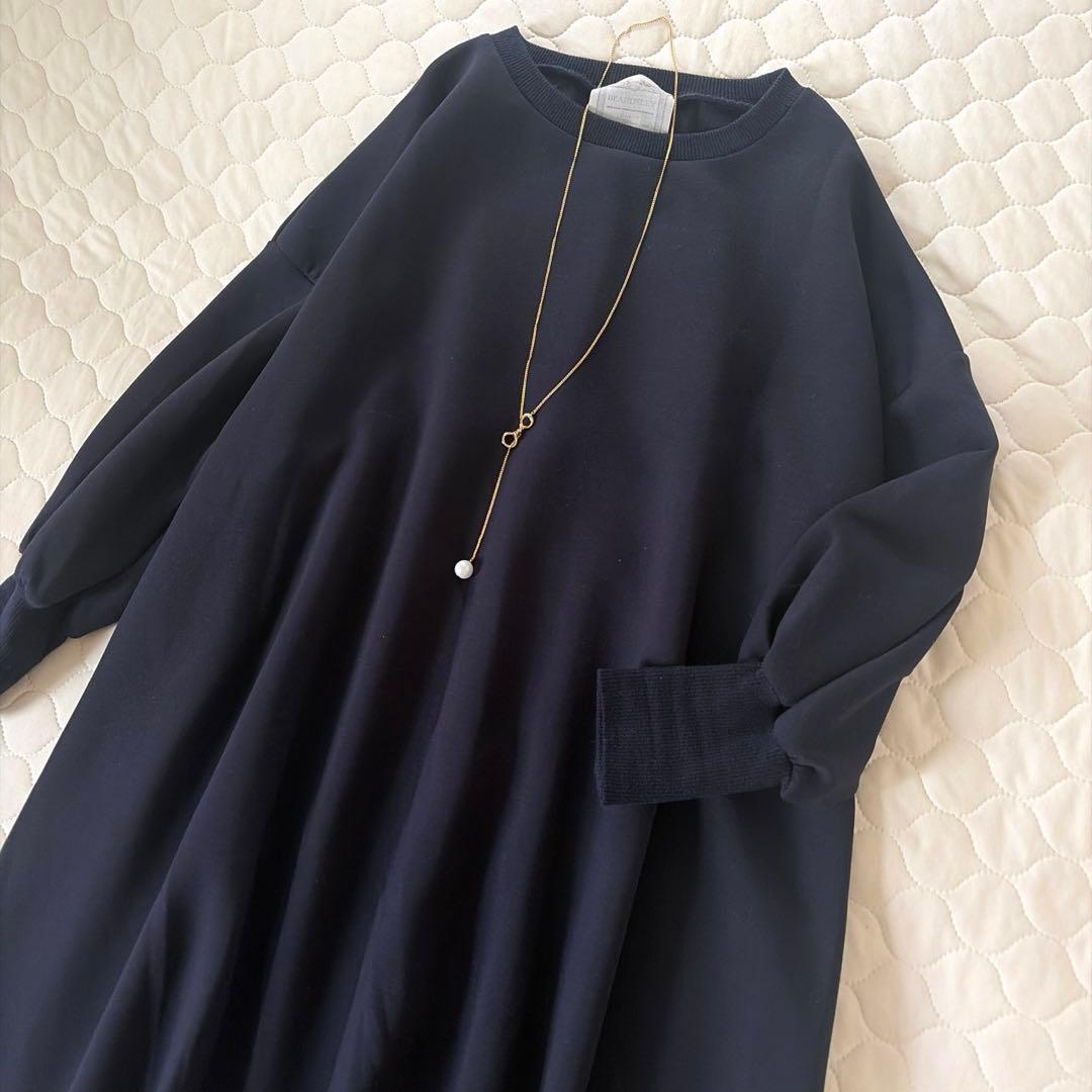 美品】BEARDSLEY 袖パフダンボールワンピース ネイビー - メルカリ