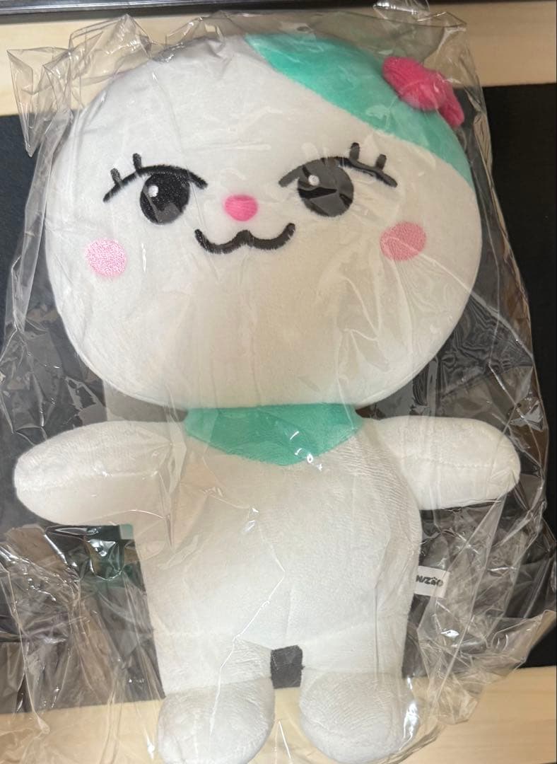 NiziU マユカ ルキャット ぬいぐるみ - メルカリ