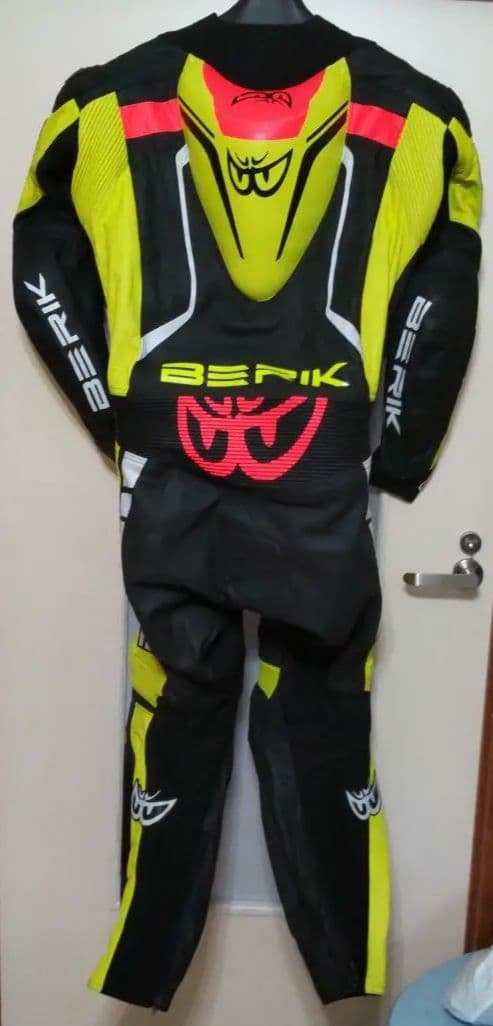 べリック(54・XXL)ハイグレードモデル牛革レーシングスーツ新品未使用