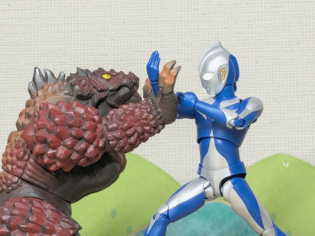 S.H.Figuarts ウルトラマンコスモス＆怪獣 ソフビ4匹＆おまけ