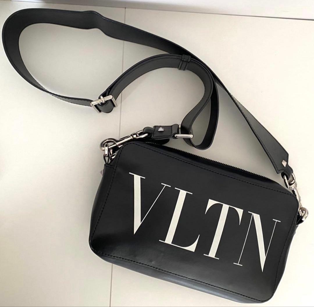VALENTINO ブラック レザー ショルダーバッグ - メルカリ