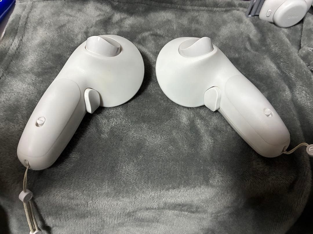 PICO4UltraVRヘッドセット +トラッカー2個×2 kiwiコード付き - メルカリ