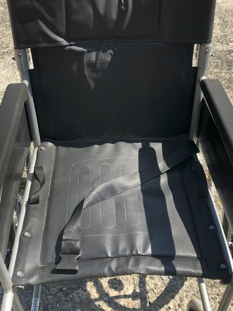 車椅子 人気のケアテック 黒 状態良好 未使用に近い 引取(埼玉)幸手市