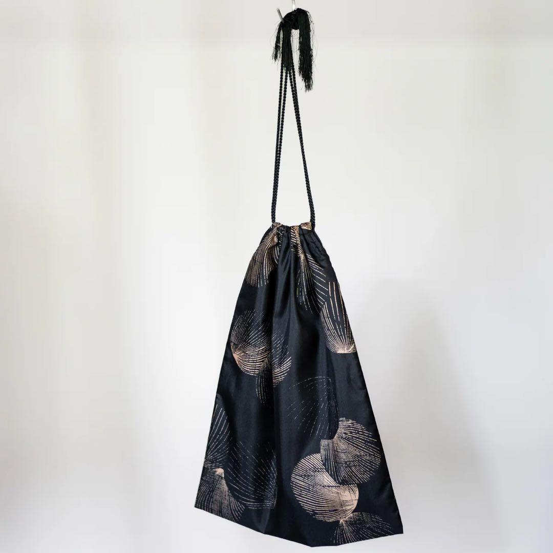 comoli 25ss シルクシェル ポーチ 新品未使用 - メルカリ