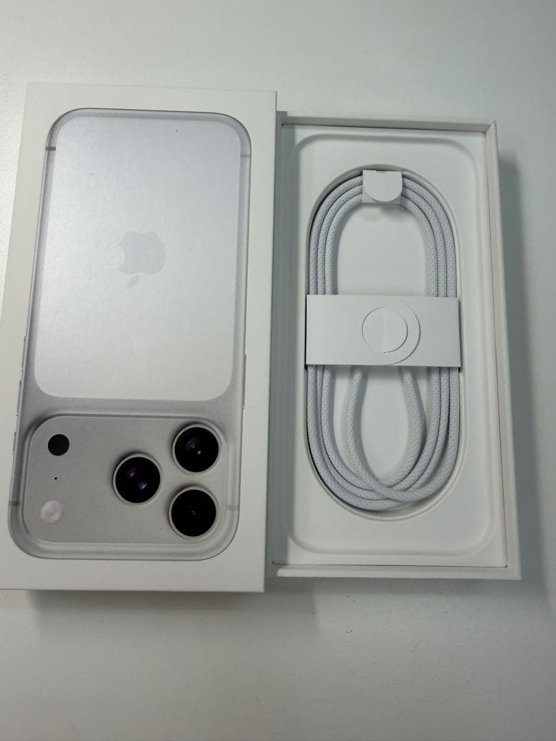 Apple iPhone 17Pro 256GB シルバー 本体 iPhone 17 Pro 256GB シルバーを購入 - Apple（日本）