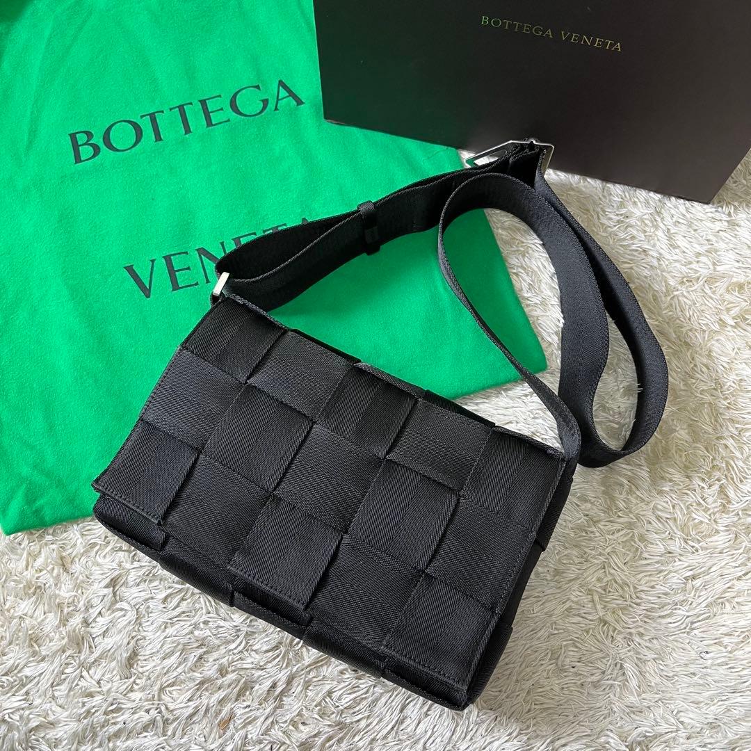 ボッテガ カセット ショルダー バッグ ブラックブラック（黒）系