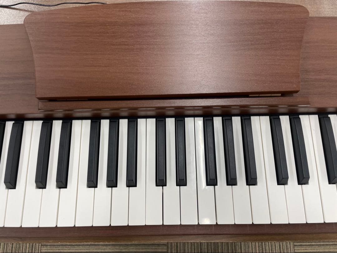 スタンド付き 電子ピアノ88鍵盤 給電タイプ 木目調ボディ マホガニー