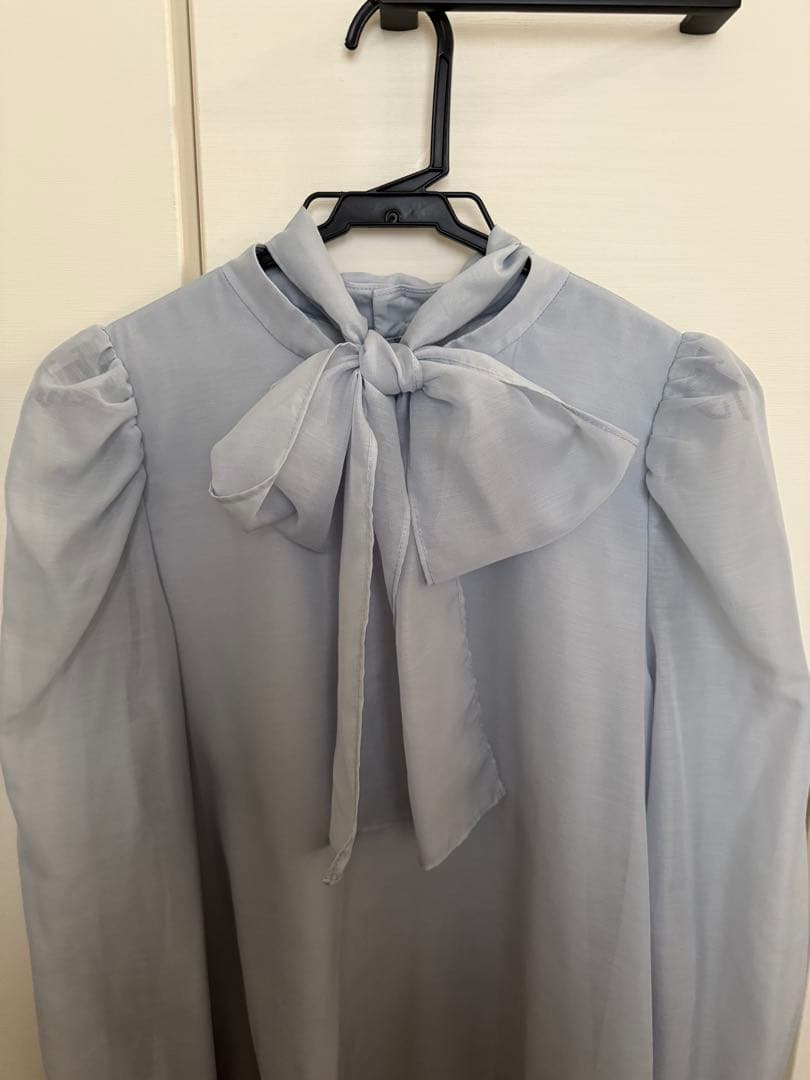 CELFORDセルフォード ボウタイ付きシアーブラウス サックス 38 - メルカリ