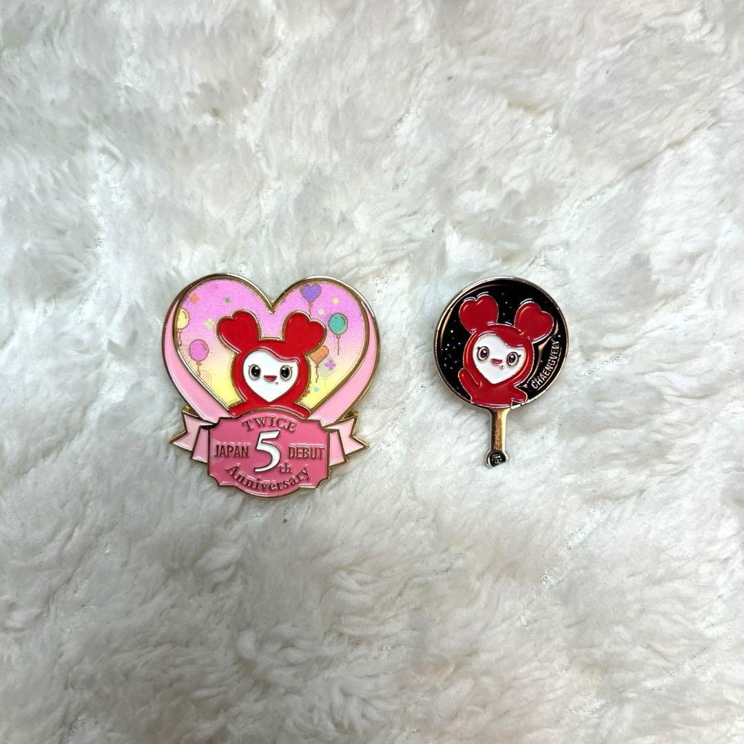 TWICE チェブリー ピンバッジ まとめ売り - メルカリ