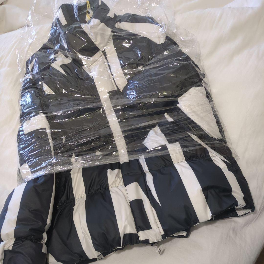 ナイキダウン　美品S NIKE（ナイキ） ダウンジャケット カモフラ 迷彩 カモフラ S 黒