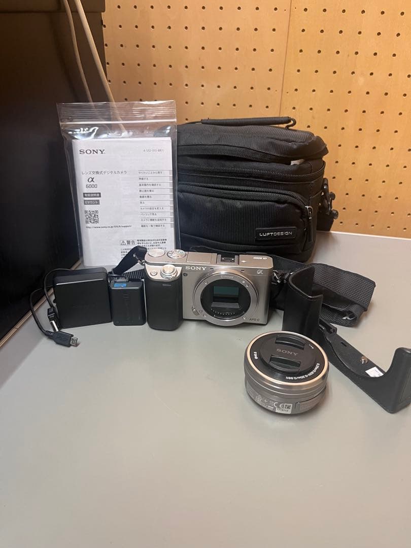 SONY α6000 ミラーレス一眼 本体と付属品 Amazon | SONY ミラーレス一眼 α6000 ダブルズームレンズキット E PZ