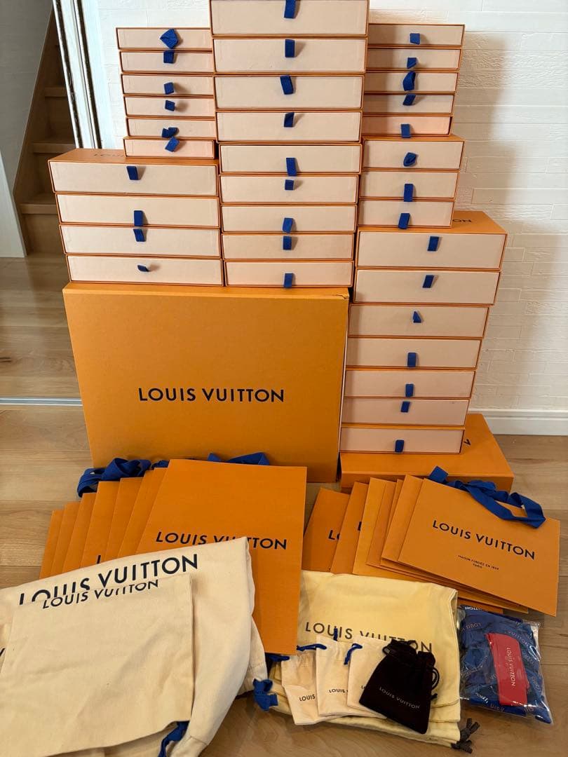 LOUIS VUITTON ギフト包装用箱と袋セット LOUIS VUITTON ギフトボックス セット - メルカリ