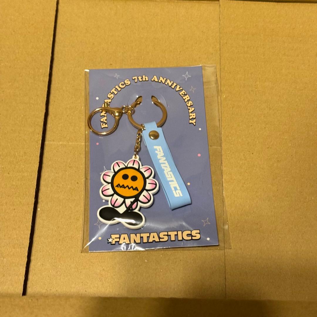 FANTASTICS 7th anniversary ラバー キーホルダー - メルカリ