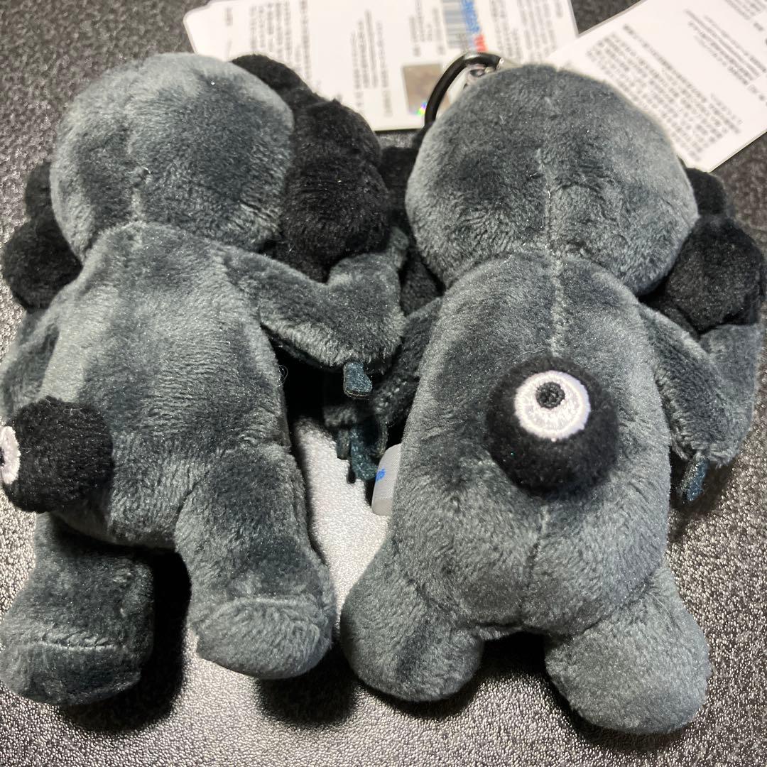 黒ミャクミャク カラビナ マスコット ぬいぐるみ 座り 立ち 2体セット