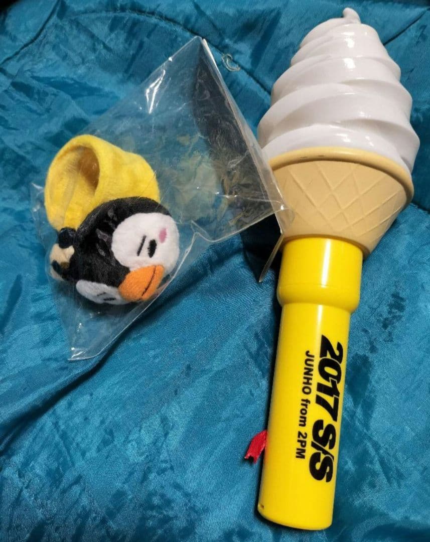 2PM　ジュノ　JUNHO ペンペンリストバンド＆ペンライト＆ポーチ3点 Amazon.co.jp: 2PM ジュノ ペンペン ペンライト タオル、キーホルダー