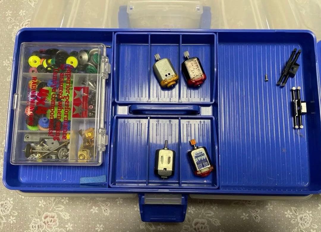 値下げ タミヤ ミニ四駆スーパーレーサーズボックス2個＋モーター11個