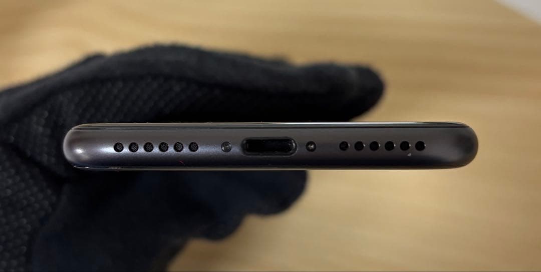 美品 iPhone 8 64GB バッテリー100% ソフトバンク 背面内部ヒビ