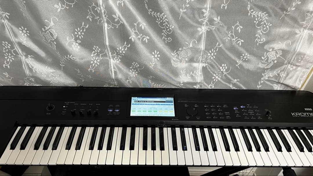 KORG KROME 73 シンセサイザー KORGのシンセサイザー、KROME-73-PTのご紹介です。