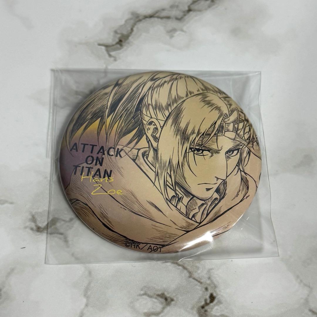 進撃の巨人 WIT STUDIO 缶バッジ ハンジ・ゾエ - メルカリ