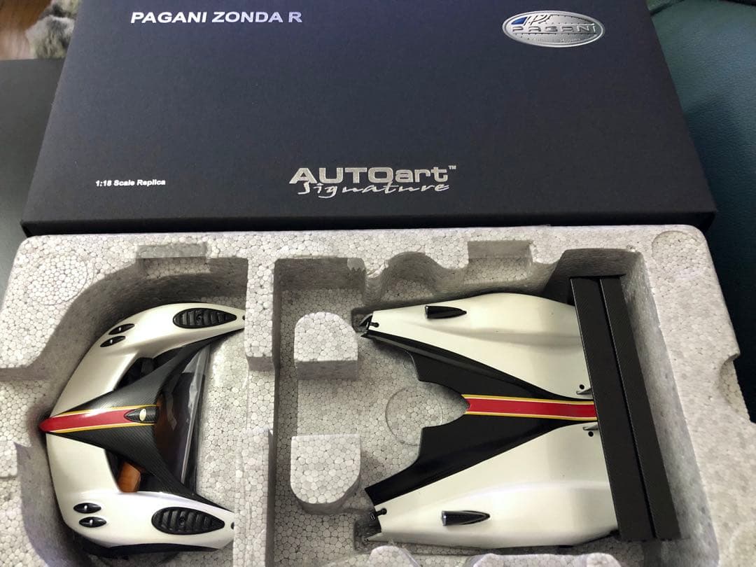 ☆絶版！オートアート￼ 1/18 パガーニ ゾンダR (イタリアンストライプ