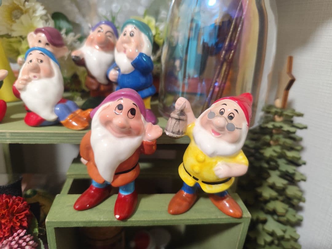 白雪姫 七人のこびと 陶器 置物 ディズニーランド ディズニー - メルカリ