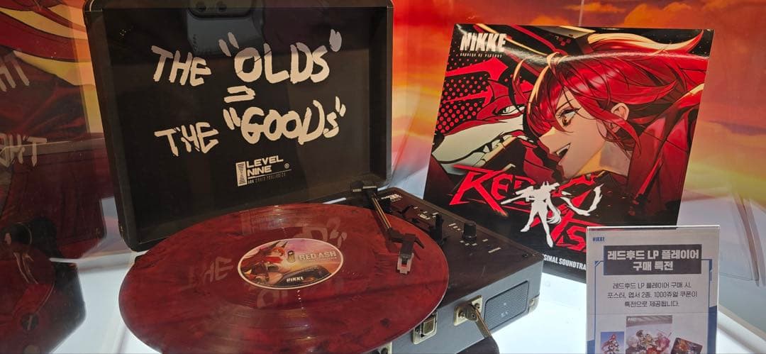 韓国限定 勝利の女神NIKKE レッドフード LPプレイヤー&レコード セット