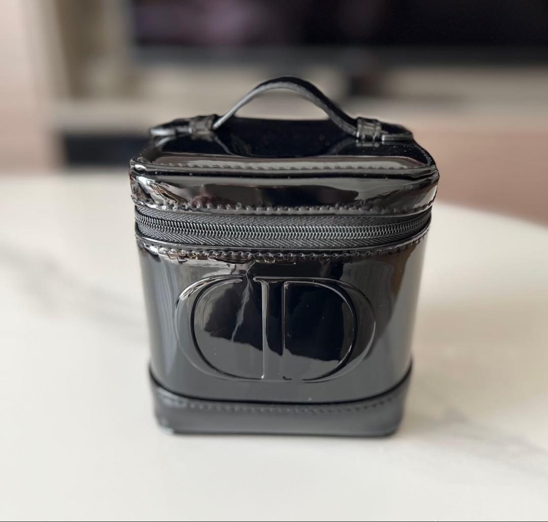 新品未使用品DIORバニティポーチ黒エナメル2026最新ノベルティ