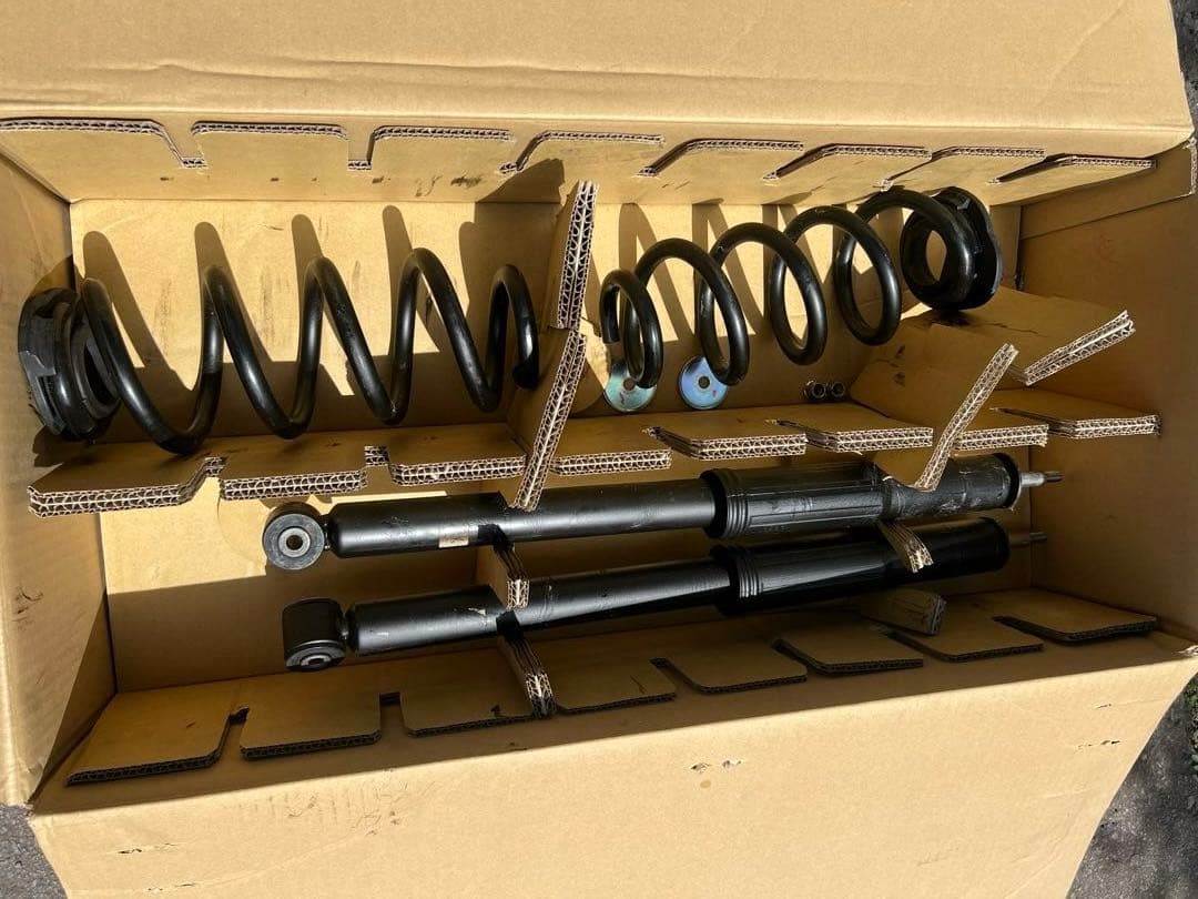 ホンダ　フリードGB4 4WD 純正サスペンション前後セット ホンダフリードGB4 4WD 純正サスペンション前後セット