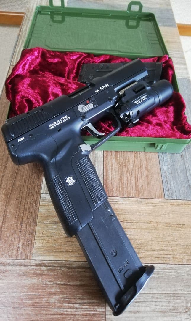 ⭐東京マルイ FN5-7 ファイブセブン&ライトセット ガスブロ⭐ケース付
