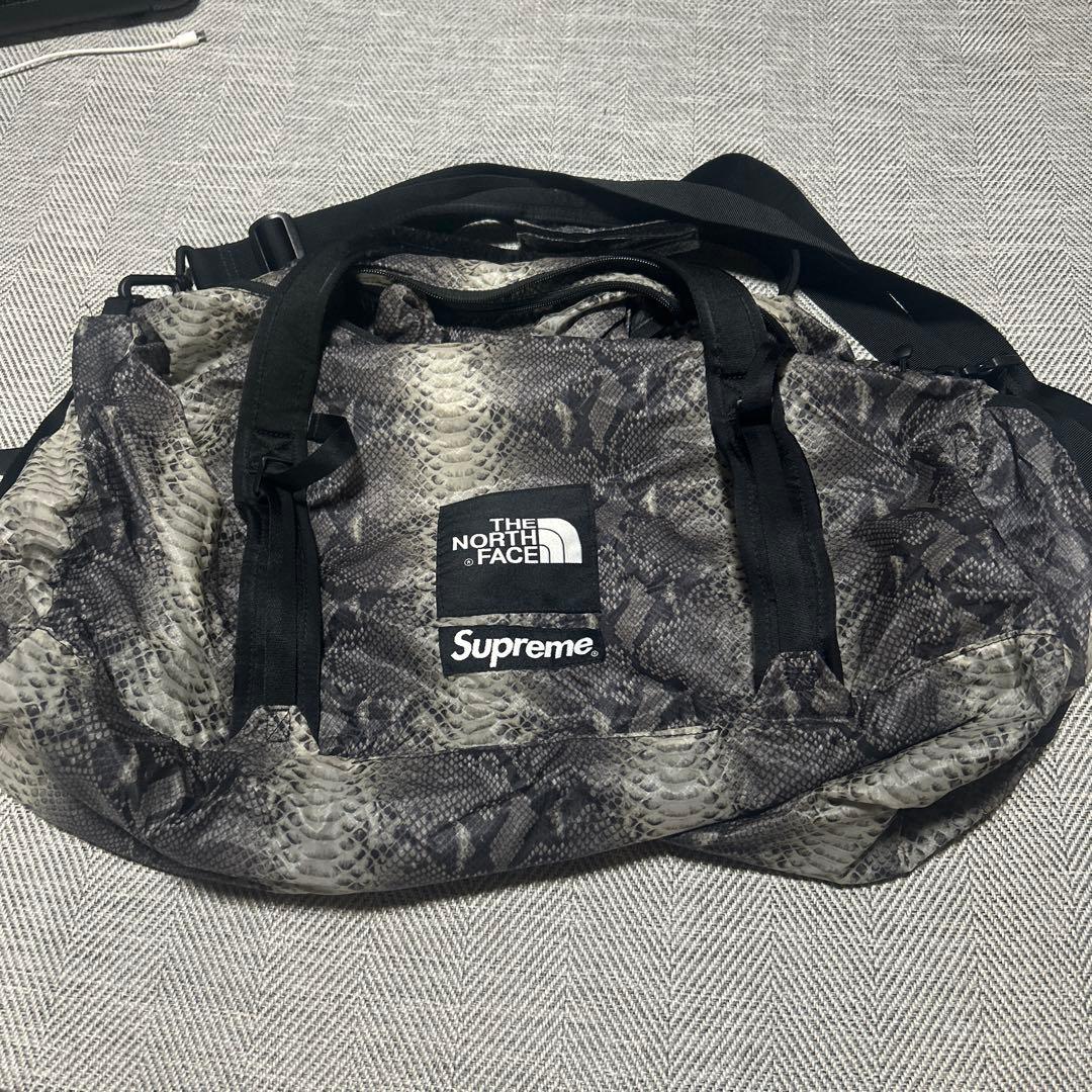 THE NORTH FACE Supreme ボディバッグ ヘビ柄 - メルカリ