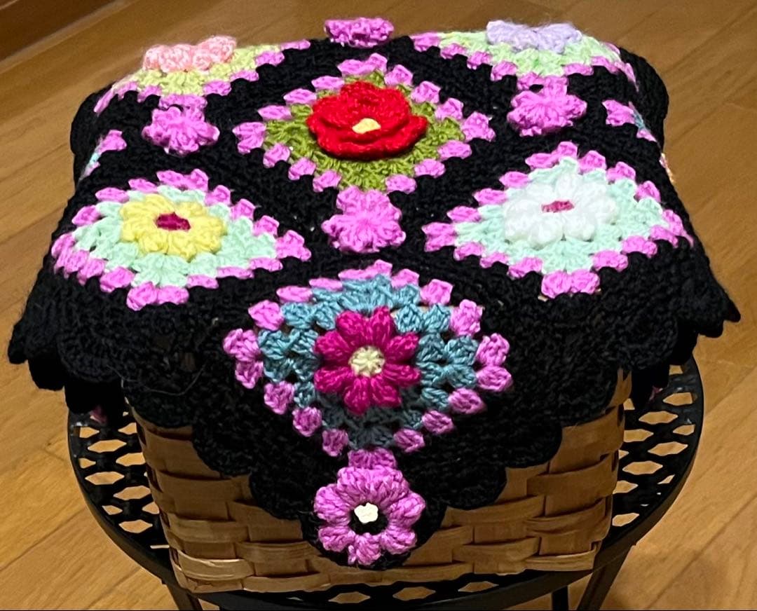 マルチカバーぷっくりお花のモチーフ編みグラニースクエア かぎ針編み