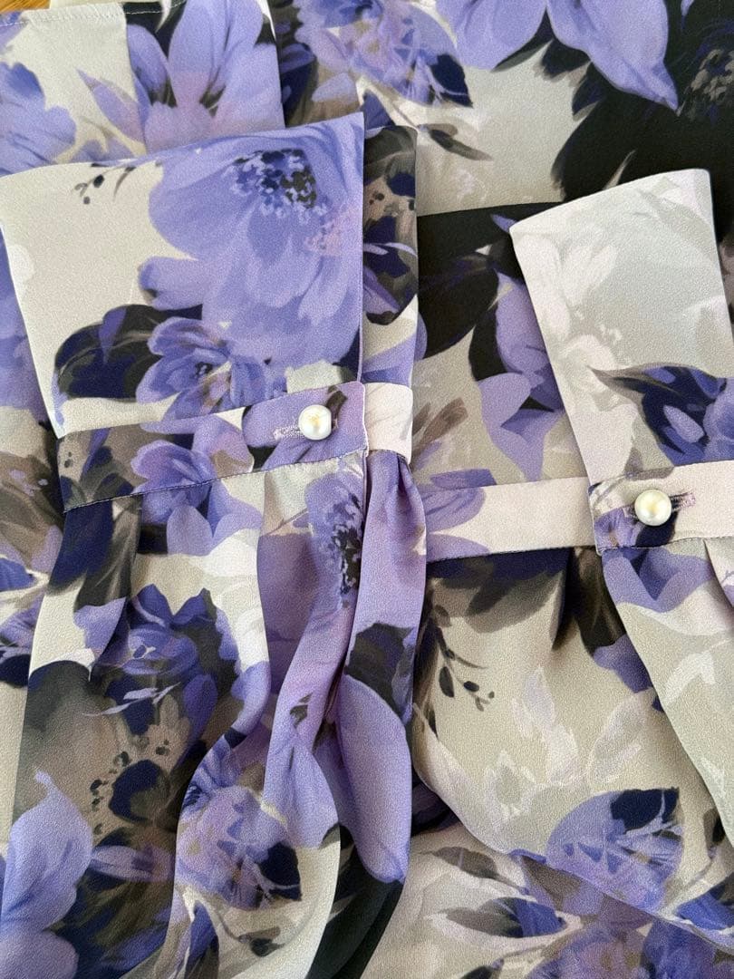 ピンキーアンドダイアンピオニープリントボウタイリボンブラウス