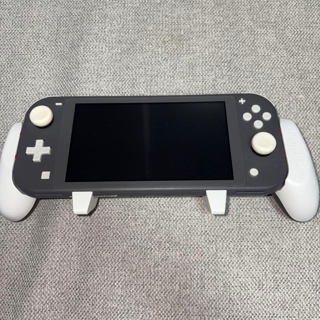 Nintendo Switch Lite グレー コントローラーグリップ付き 株式会社 HORI | グリップコントローラーFit アタッチメントセット for