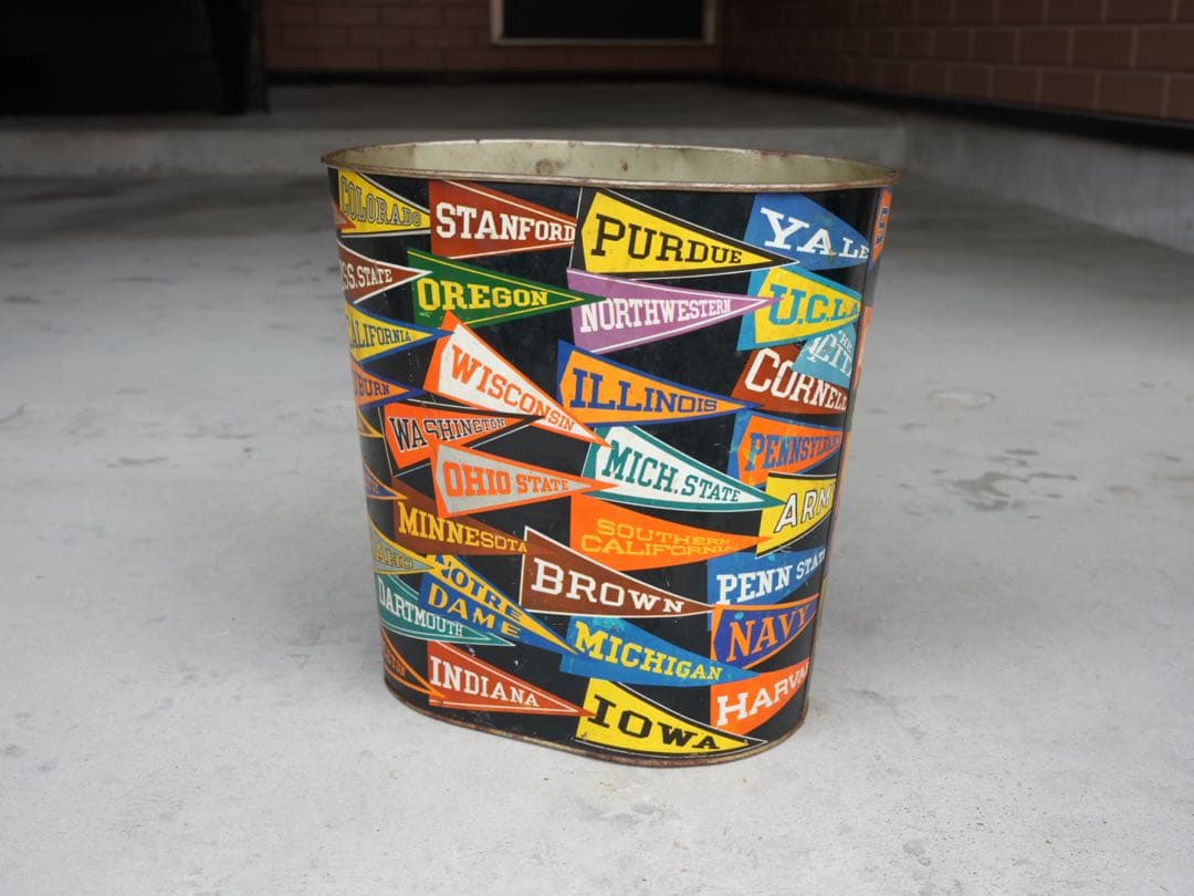 カレッジペナント　ダストボックス　ゴミ箱　ヴィンテージ アンティーク ヴィンテージ カレッジ ペナント柄 ゴミ箱 トラッシュ缶 Vintage