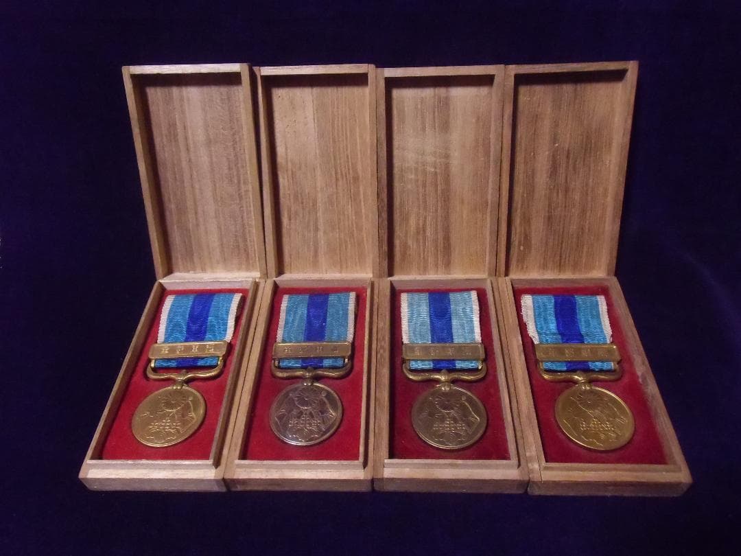 Y*様 ●日本の勲章/徽章/日本軍＊明治Ⅲ七八年従軍記章４個セット（実物） Yahoo!オークション - 明治三十七八年 従軍記章 日露戦争 大日本帝国