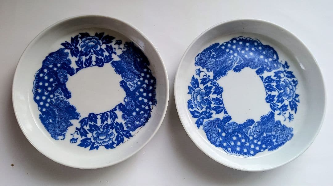 青い花柄の皿 2枚セット 骨董品 - メルカリ