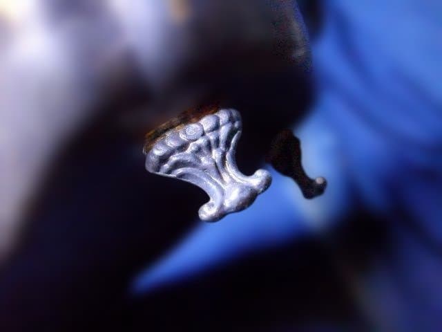 英国銀製品の老舗MFGのレオナルドシルバーの彫刻模様が施された