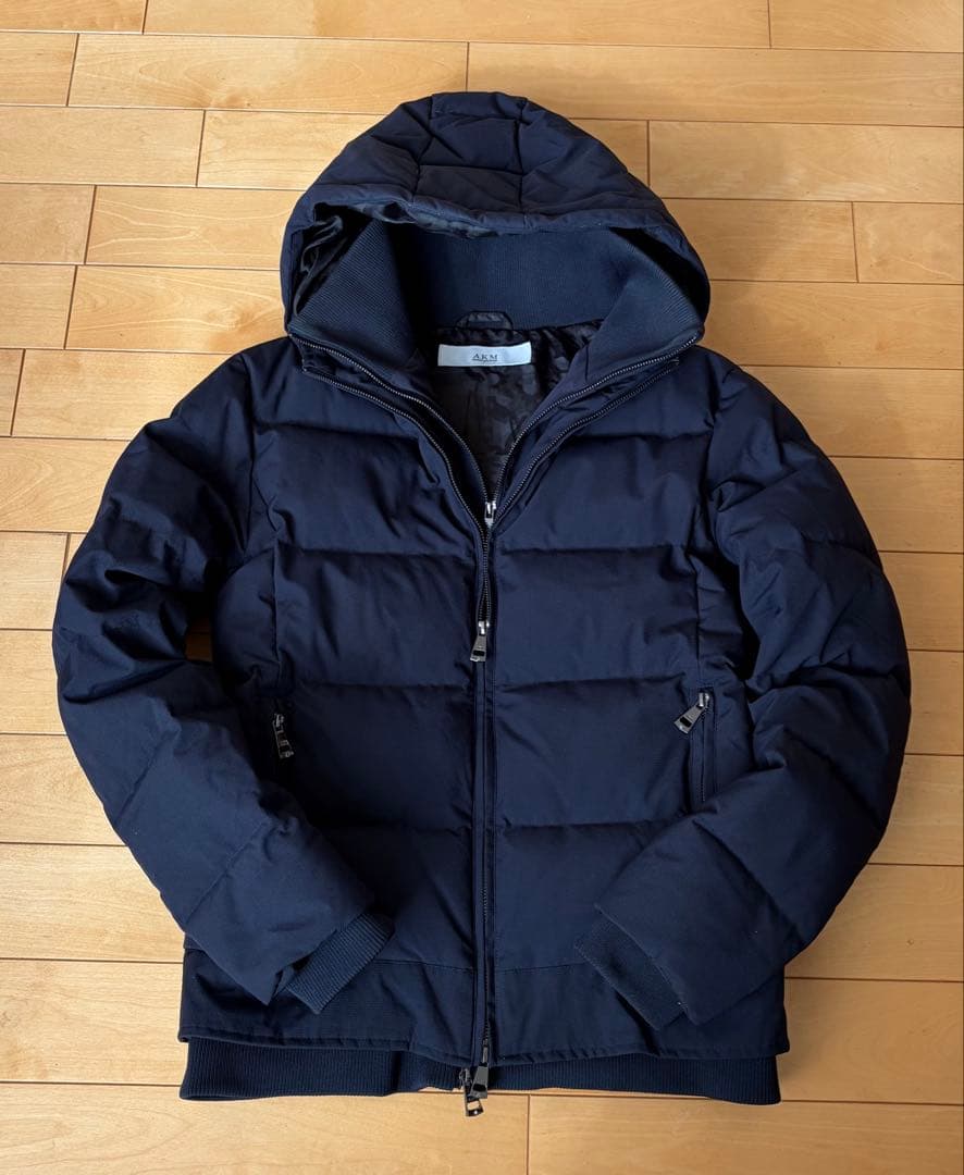 最終値下げ】AKM Contemporaryスタンドネックレイヤード ダウン - メルカリ