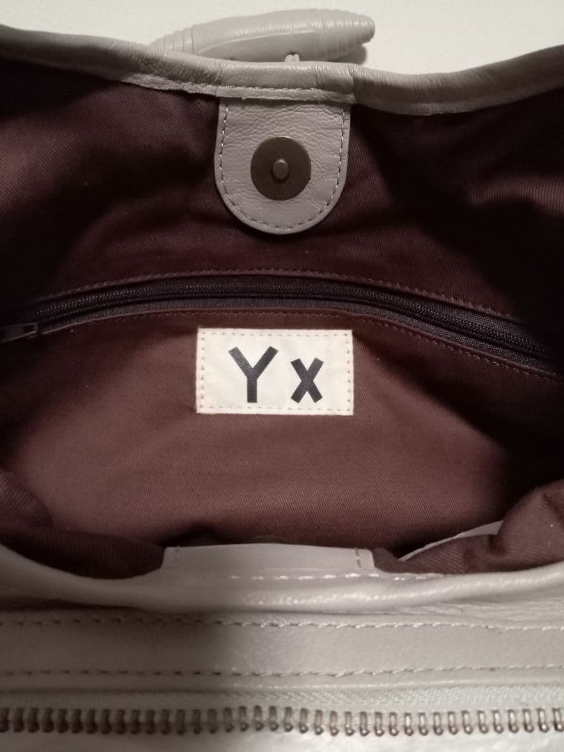 イントレチャート ショルダーバッグ 本革 / ゴート山羊革 グレージュ