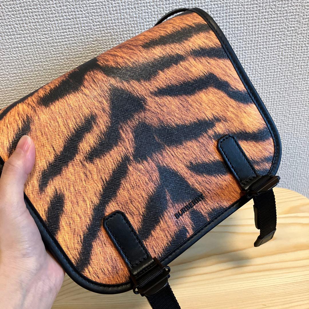希少】Burberry ショルダーバッグ 虎柄 タイガー - メルカリ