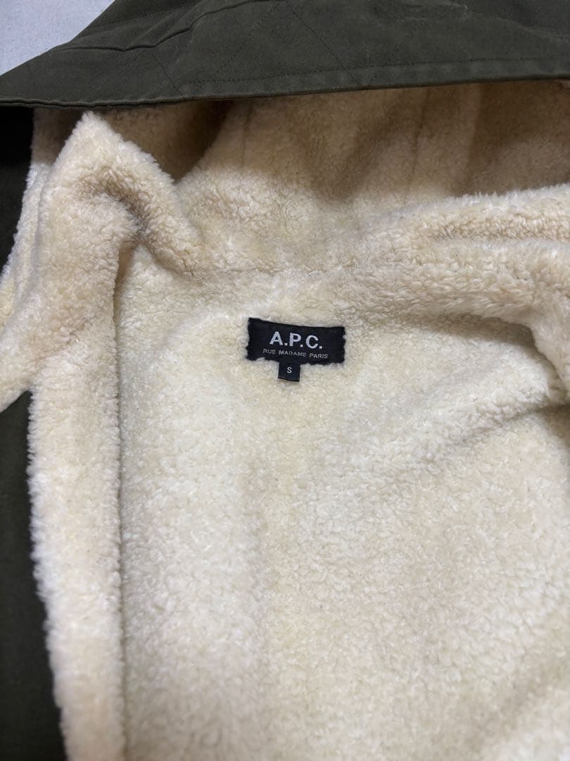 ユニセックス】A.P.C. フーデッドコート S カーキ ボアライナー付き防寒