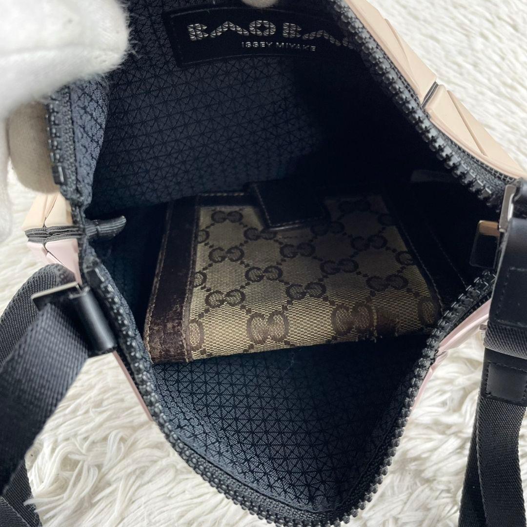 極美品 バオバオイッセイミヤケ レザー ショルダーバッグ バイカラー