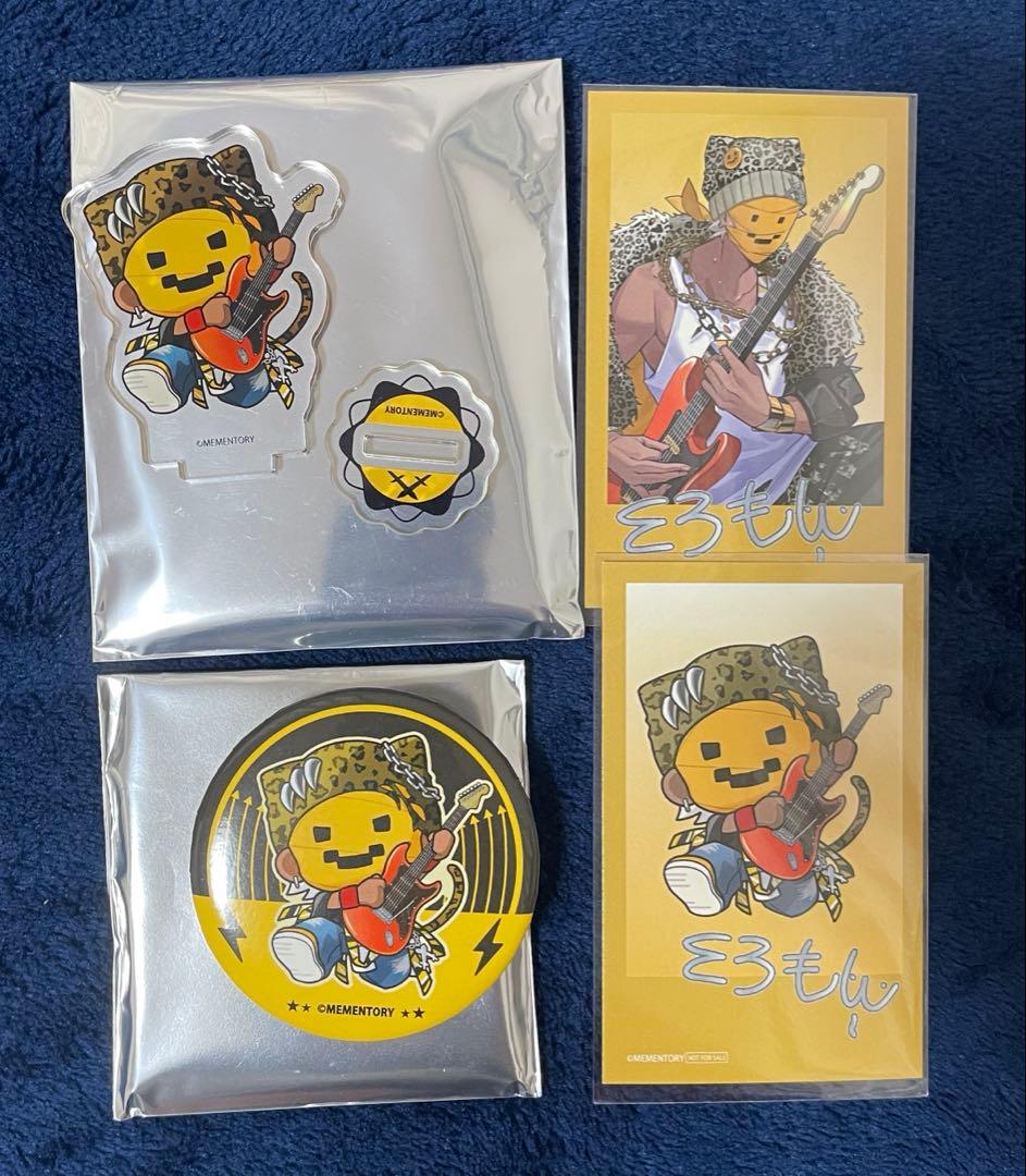 メメントリ そろもん 缶バッジ ミニアクリルスタンド フォトカード 4点